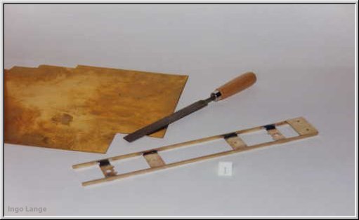 Das Fahrgestell aus Messing